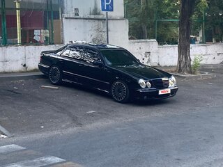 2000 Mercedes-Benz E-Класс 320 II (W210, S210) Рестайлинг, чёрный, 1650000 рублей, вид 3