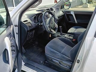 2017 Toyota Land Cruiser Prado 6-speed 150 Series Рестайлинг 1, белый, 3500000 рублей, вид 5