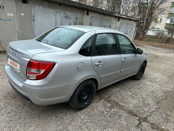 2018 Lada (ВАЗ) Granta I, серебристый, 650000 рублей - вид 3