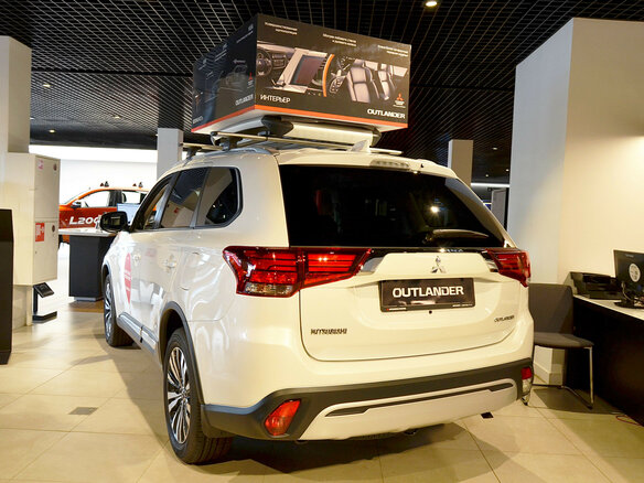 2019 Mitsubishi Outlander III Рестайлинг 3, белый - вид 8