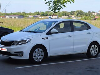 2016 Kia Rio III Рестайлинг, белый, 900000 рублей, вид 1