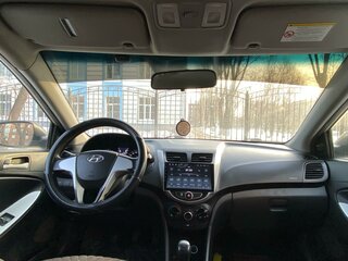 2011 Hyundai Solaris I, золотистый, 750000 рублей, вид 4