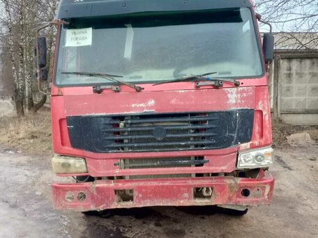 2007 Sinotruk Howo ZZ3407, красный, 1000000 рублей, вид 1