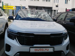 2024 Kia Seltos I Рестайлинг, белый, 1950000 рублей, вид 4