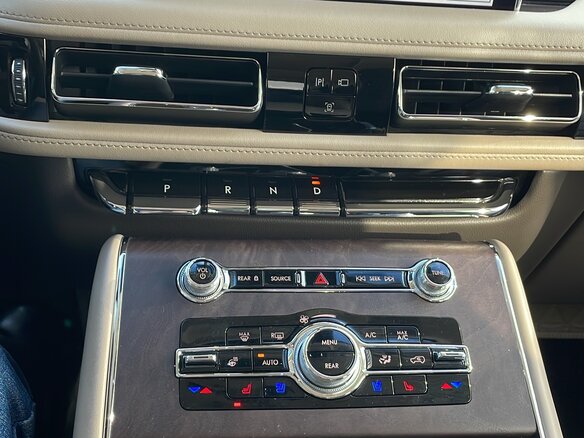 2021 Lincoln Aviator II, синий, 6900000 рублей - вид 15