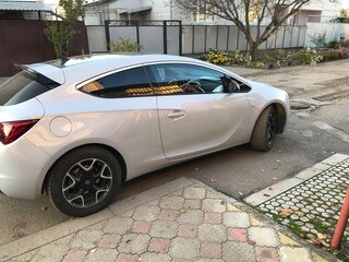 2014 Opel Astra GTC J Рестайлинг, белый, 1500000 рублей, вид 3