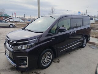 2016 Toyota Voxy III (R80), пурпурный, 1880000 рублей, вид 1