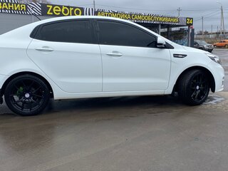 2017 Kia Rio III Рестайлинг, белый, 1350000 рублей, вид 4