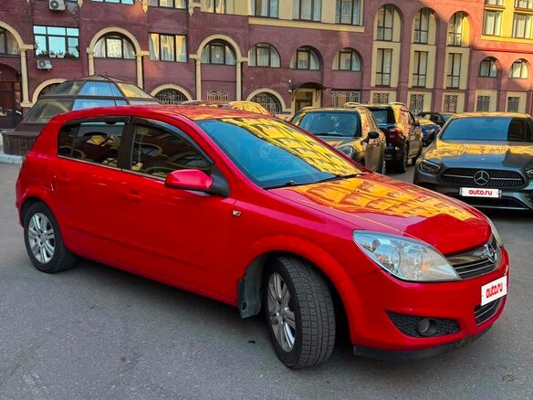 2008 Opel Astra H Рестайлинг, красный, 400000 рублей - вид 1