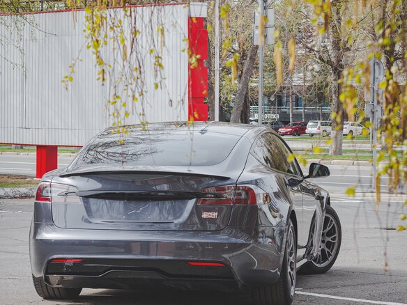2021 Tesla Model S Plaid I Рестайлинг 2, серый, 7999000 рублей - вид 16