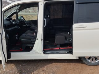 2011 Honda Stepwgn IV, белый, 2100000 рублей, вид 3
