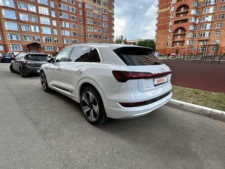 2021 Audi e-tron 55 I, белый, 7500000 рублей, вид 3