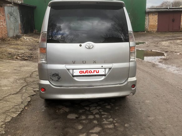 2002 Toyota Voxy I (R60), серебристый, 807000 рублей - вид 4