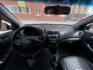 2014 Hyundai Solaris I Рестайлинг, белый, 650000 рублей, вид 5