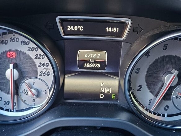2015 Mercedes-Benz GLA 250 I (X156), коричневый, 1800000 рублей - вид 5