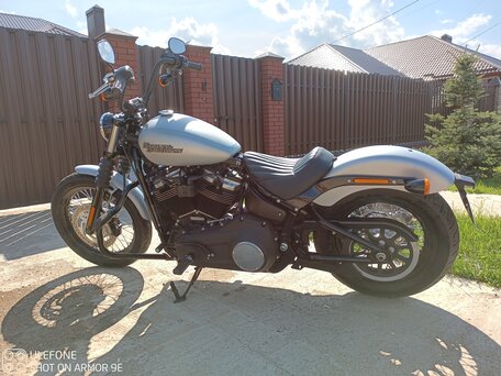 2019 Harley-Davidson Street Bob, серебристый, 1290000 рублей, вид 4