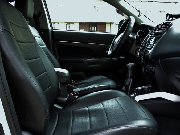 2013 Mitsubishi ASX I Рестайлинг, белый, 1100000 рублей - вид 6