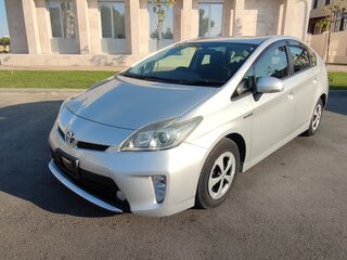 2013 Toyota Prius III Рестайлинг (XW30), серый, 1200000 рублей, вид 1