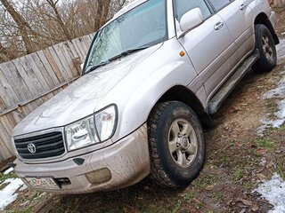 2002 Toyota Land Cruiser 100 Series Рестайлинг 1, серебристый, 2000000 рублей, вид 1