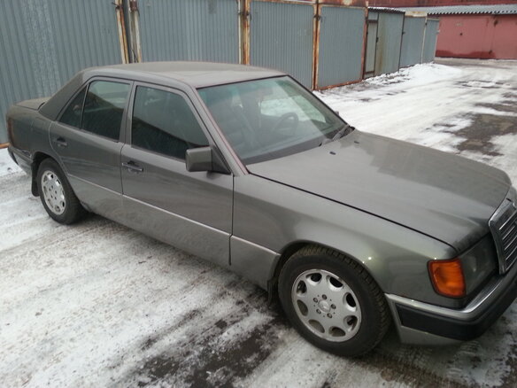 1992 Mercedes-Benz W124 320, серый