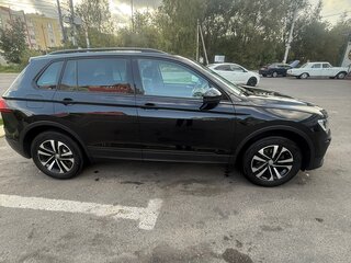 2019 Volkswagen Tiguan II, чёрный, 2480000 рублей, вид 4