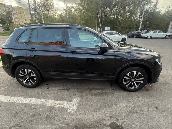 2019 Volkswagen Tiguan II, чёрный, 2480000 рублей - вид 3