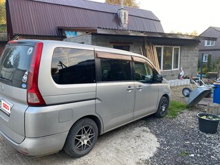2010 Nissan Serena III (C25), серебристый, 999999 рублей, вид 2