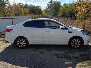 2017 Kia Rio III Рестайлинг, белый, 1050000 рублей, вид 2