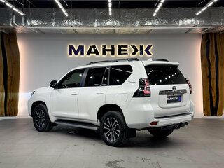 2021 Toyota Land Cruiser Prado 150 Series Рестайлинг 3, белый, 6580000 рублей, вид 4
