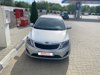 2014 Kia Rio 5-speed III, серебристый, 800000 рублей, вид 2