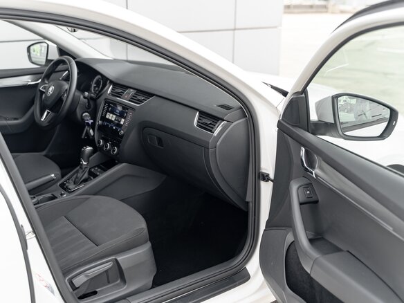 2017 Skoda Octavia III (A7) Рестайлинг, белый - вид 10
