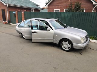 1997 Mercedes-Benz E-Класс 230 II (W210, S210), серебристый, 470000 рублей, вид 2
