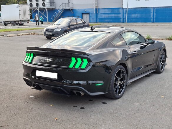2022 Ford Mustang VI Рестайлинг, чёрный, 3480000 рублей - вид 17
