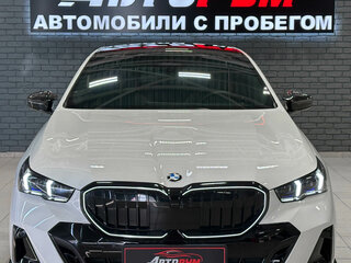 2024 BMW 5 серии 530i xDrive VIII (G60/G61/G68), белый, 7880000 рублей, вид 4