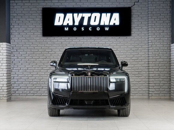 2025 Rolls-Royce Cullinan Black Badge I Рестайлинг (Series II), чёрный, 58000000 рублей - вид 2