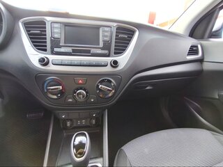 2017 Hyundai Solaris II, серый, 909000 рублей, вид 5