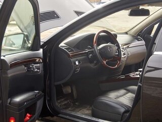 2011 Mercedes-Benz S-Класс 500 Long V (W221) Рестайлинг, чёрный, 1850000 рублей, вид 3