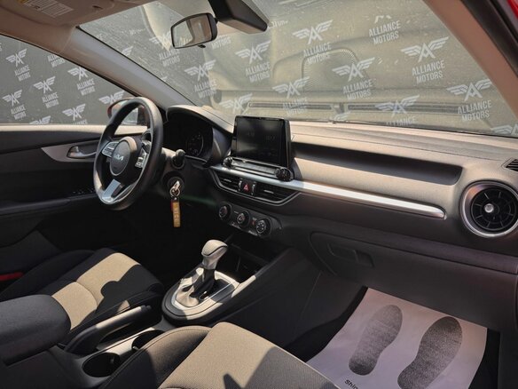 2022 Kia Cerato IV Рестайлинг, красный, 1689000 рублей - вид 22