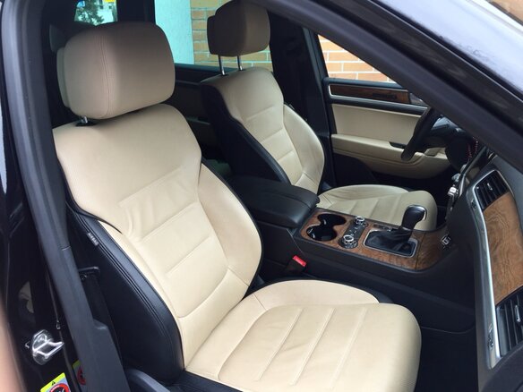 2013 Volkswagen Touareg II, чёрный - вид 1