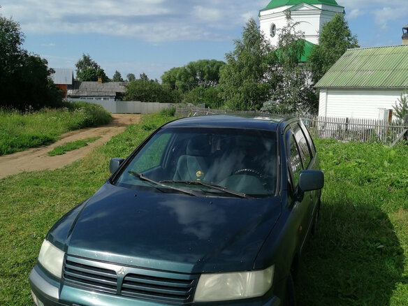 2001 Mitsubishi Space Wagon III, зелёный
