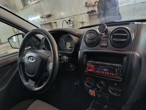 2017 Lada (ВАЗ) Granta I, серебристый, 650000 рублей - вид 9