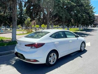 2019 Hyundai Elantra VI (AD) Рестайлинг, белый, 1350000 рублей, вид 2