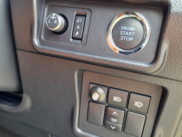 2022 Toyota Land Cruiser Prado 150 Series Рестайлинг 3, белый, 6350000 рублей - вид 29
