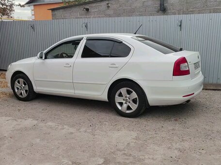 2013 Skoda Octavia II (A5) Рестайлинг, белый, 949000 рублей, вид 5