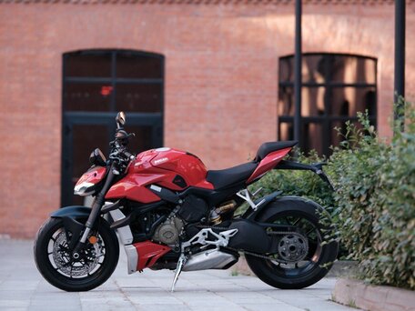 2020 Ducati Streetfighter V4, красный, 2000000 рублей, вид 4