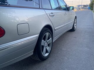 1997 Mercedes-Benz E-Класс 240 II (W210, S210), серебристый, 1500000 рублей, вид 3