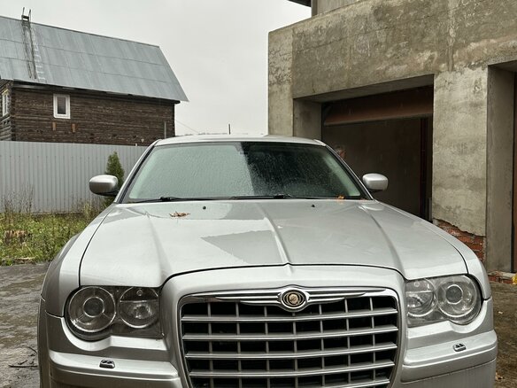 2008 Chrysler 300C SRT8 I, серебристый, 2000000 рублей - вид 2