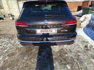 2018 Volkswagen Touareg III, коричневый, 7000000 рублей, вид 2