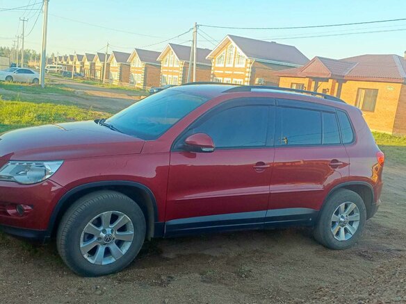 2011 Volkswagen Tiguan I, красный, 1600000 рублей - вид 2
