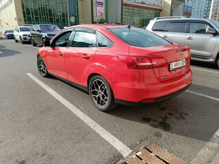 2017 Ford Focus III Рестайлинг, красный, 1060000 рублей, вид 4